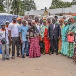 rhdp-160-secretaires-de-section-offrent-2-tonnes-de-ciment-a-cisse-bacongo-pour-rehabiliter-le-siege
