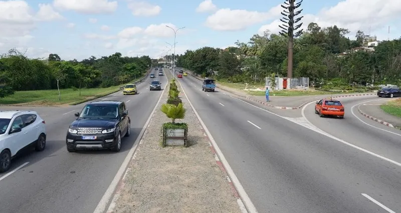 cocody-le-boulevard-de-france-redresse-vient-renforcer-la-fluidite-du-trafic-dans-la-commune