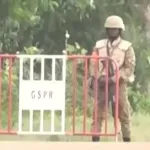 coup-d-etat-militaire-un-nouvel-homme-fort-a-la-tete-du-burkina-faso-constitution-dissoute-frontieres-fermees