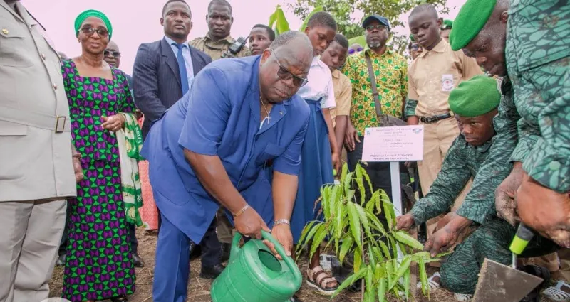 cote-d-ivoire-le-ministre-laurent-tchagba-mene-plusieurs-actions-de-reboisement-dans-la-region-de-la-me