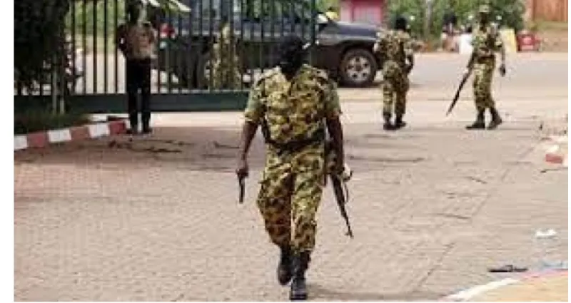 coup-d-etat-burkina-faso-de-nouveaux-tirs-d-artillerie-entendus-a-ouagadougou-accuse-paris-reagi-avec-fermete