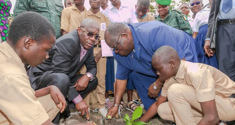 adzope-le-ministre-des-eaux-et-forets-entreprend-de-grands-projets-de-reboisement