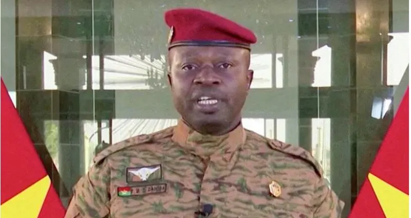 burkina-faso-paul-henri-damiba-le-president-dechu-rompt-le-silence-la-situation-se-complique