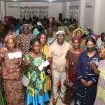 rentree-scolaire-2022-2023-eric-taba-vient-en-aide-aux-femmes-atchan-de-cocody