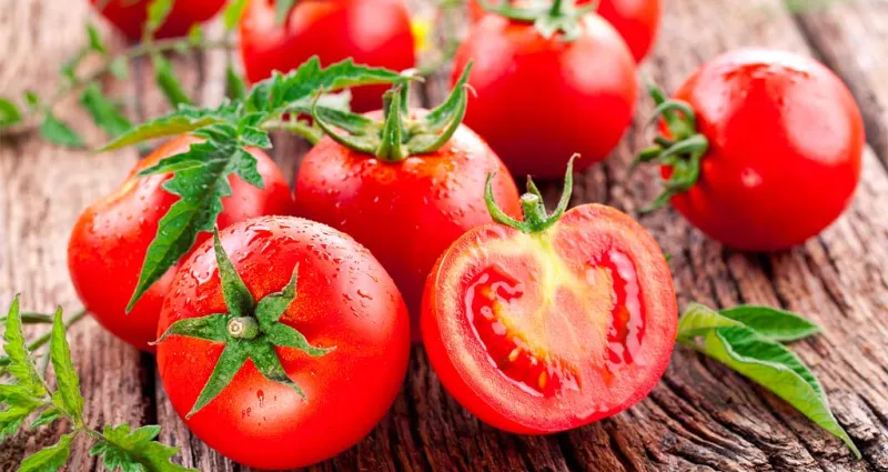 soins-cutanes-cinq-bienfaits-de-la-tomate-pour-la-peau