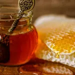 embellissement-du-visage-4-facons-d-utiliser-le-miel-pour-se-refaire-une-beaute