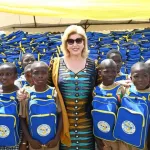 la-premiere-dame-dominique-ouattara-offre-15-000-kits-scolaires-aux-eleves-dont-5000-pour-la-ville-de-toumodi