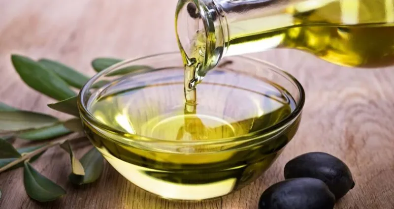huile-d-olive-3-recettes-beaute-pour-le-visage-le-corps-et-les-cheveux-a-faire-a-la-maison