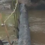 traversee-mortelle-d-un-pont-une-dame-et-ses-3-enfants-emportes-par-les-eaux-d-une-riviere-dans-un-village