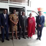 protection-de-l-enfance-et-de-la-jeunesse-la-premiere-dame-offre-un-mini-car-au-centre-de-reinsertion-de-bouake