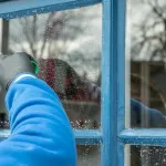 astuces-5-manieres-les-plus-efficaces-pour-nettoyer-ses-vitres-sans-laisser-de-traces
