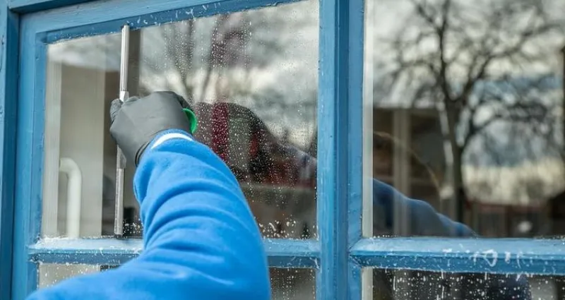 astuces-5-manieres-les-plus-efficaces-pour-nettoyer-ses-vitres-sans-laisser-de-traces