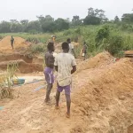 orpaillage-illegal-dans-le-moronou-un-jeune-de-broukro-poignarde-le-village-en-guerre-contre-les-orpailleurs