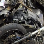 drame-a-kani-deux-freres-a-moto-perissent-dans-un-accident-contre-un-vehicule-de-transport-en-commun