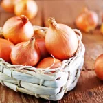 astuces-cuisine-deux-methodes-faciles-pour-conserver-les-oignons-plus-longtemps