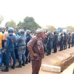 tengrela-la-population-marche-contre-le-racket-la-ville-paralysee