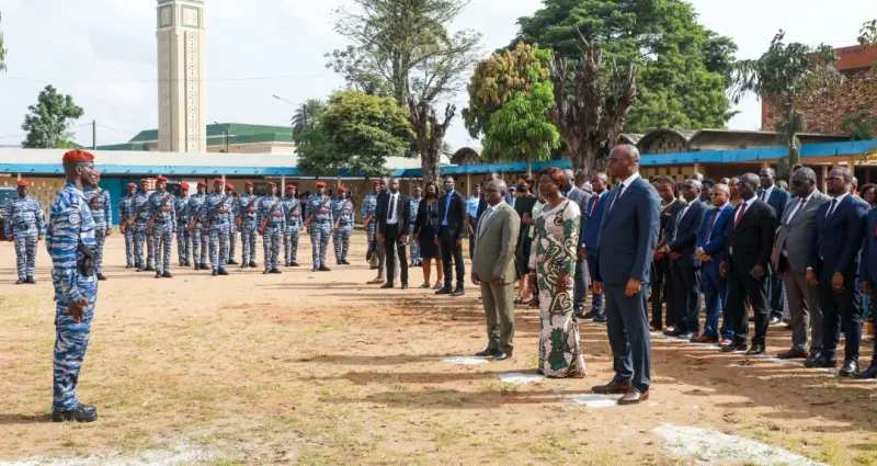 education-marietou-kone-mamadou-toure-et-kkb-participent-au-salut-aux-couleurs-au-lycee-de-treichville