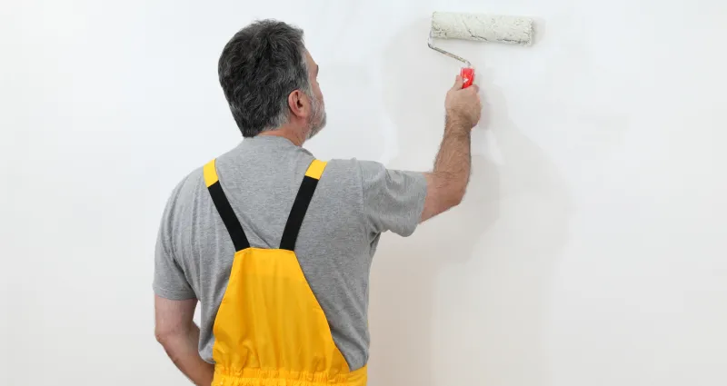 entretien-de-maison-6-astuces-pour-nettoyer-un-mur-blanc