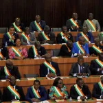 debats-houleux-entre-deputes-a-l-assemblee-nationale-ayant-mal-d-etre-cocufie-il-se-tue-atrocement