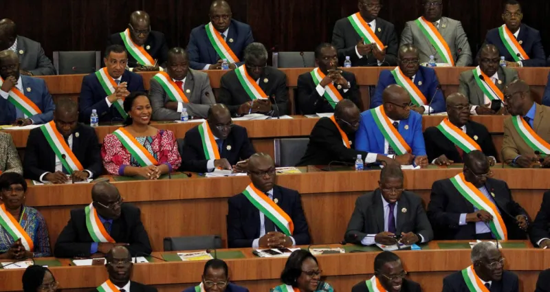 debats-houleux-entre-deputes-a-l-assemblee-nationale-ayant-mal-d-etre-cocufie-il-se-tue-atrocement