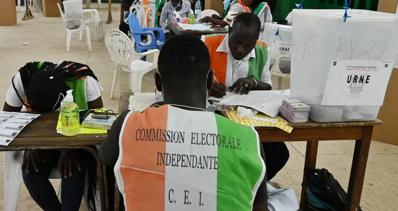 cote-d-ivoire-rififi-autour-de-la-nouvelle-cei-un-jeune-egorge-sa-voisine-et-prend-la-fuite