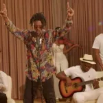 affaire-ks-bloom-les-internautes-partages-entre-manque-d-humilite-de-l-artiste-et-abus-de-pouvoir-de-la-police