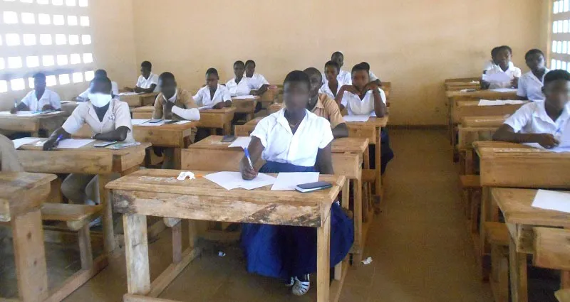college-moderne-aka-aouele-d-aboisso-une-eleve-et-sa-professeure-se-bagarrent-les-enseignants-en-greve