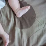 astuces-maison-se-debarrasser-de-l-odeur-d-urine-sur-les-vetements-de-vos-enfants
