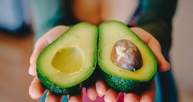 astuces-cuisines-4-techniques-pour-faire-murir-un-avocat-plus-vite