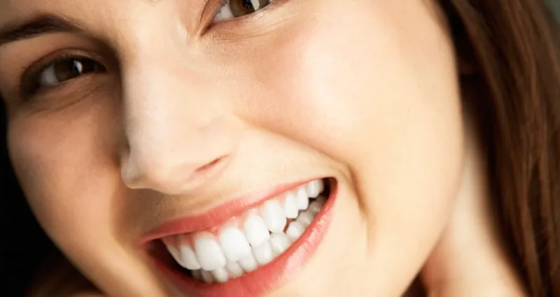 hygiene-bucco-dentaire-4-astuces-pour-avoir-des-dents-plus-blanches