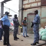 interdiction-des-sachets-plastiques-commerciaux-une-tournee-de-prospection-vise-les-entreprises-de-production