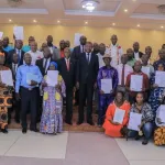 koumassi-cisse-bacongo-recase-les-deguerpis-du-quartier-fhb-1-et-2-et-leur-remet-des-attestations-de-propriete