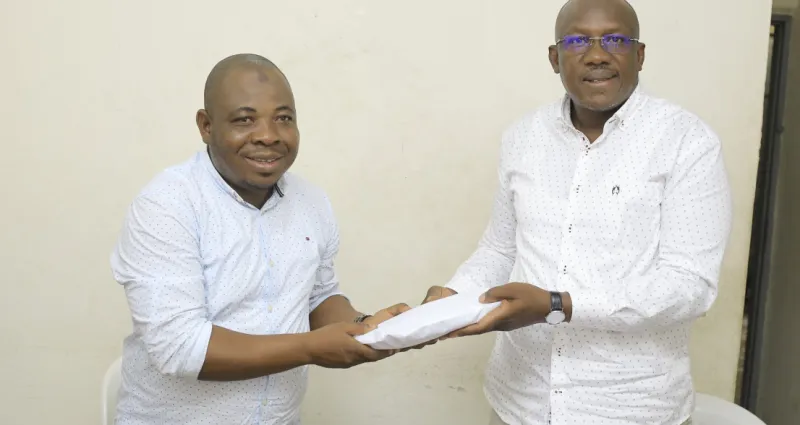 marcory-revision-liste-electorale-cisse-tiemoko-cadre-rhdp-apporte-un-soutien-financier-aux-jeunes-du-parti