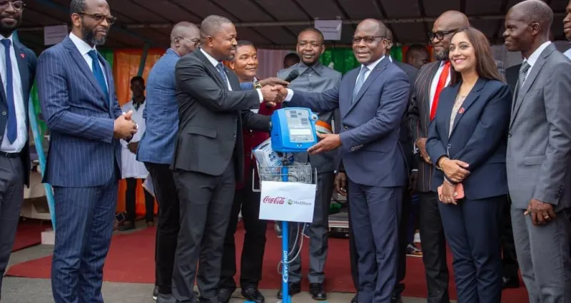 cote-d-ivoire-une-firme-offre-des-equipements-sanitaires-de-pointe-a-plusieurs-chu-et-centres-de-sante