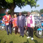 agriculture-le-ministre-kobenan-adjoumani-remet-les-cles-de-40-vehicules-et-300-motos-aux-agents-de-l-anader