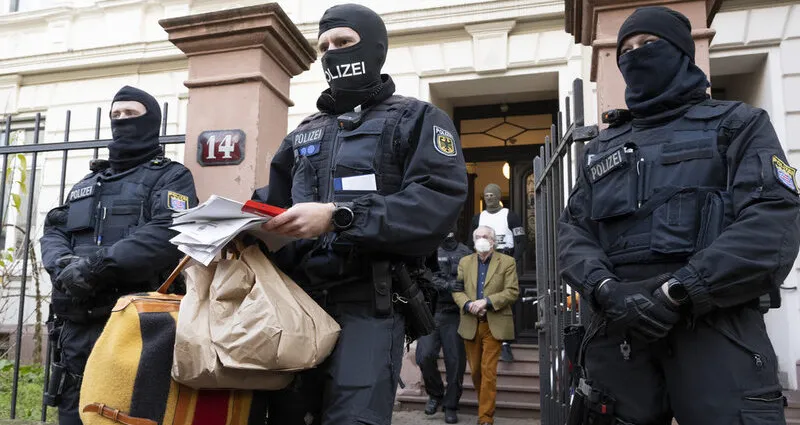 allemagne-les-autorites-affirment-avoir-demantele-un-reseau-d-extreme-droite-qui-voulait-attaquer-le-parlement