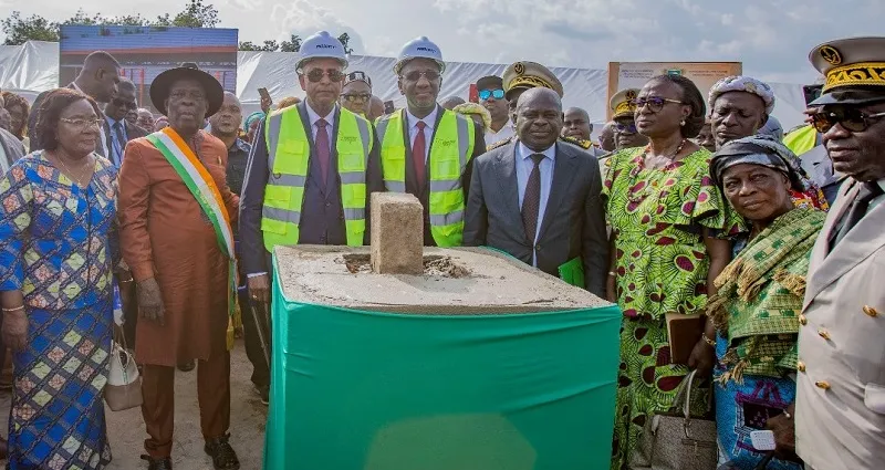 yakasse-attobrou-patrick-achi-lance-les-travaux-de-construction-de-40-marches-de-proximite