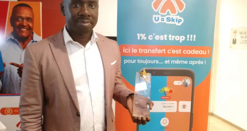 monnaie-digitale-le-laureat-du-prix-de-la-meilleure-fintech-du-secteur-du-paiement-presente-sa-distinction