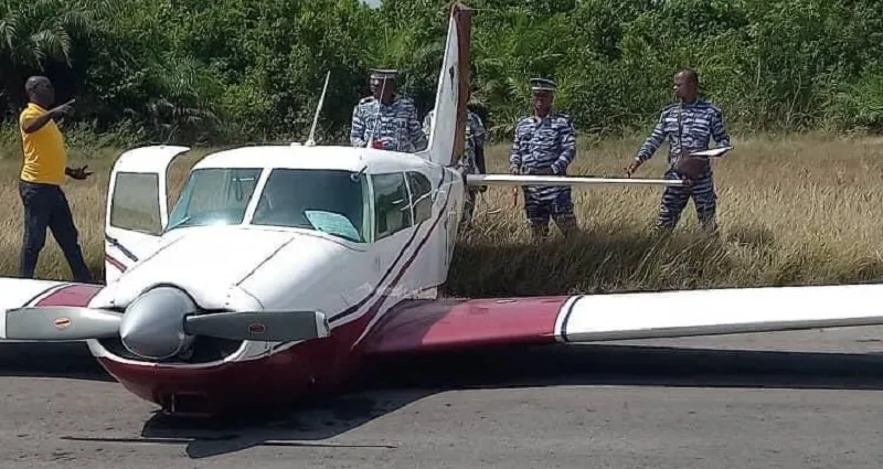 san-pedro-un-aeronef-rate-son-atterrissage-suite-a-un-dysfonctionnement-de-son-train-d-atterrissage