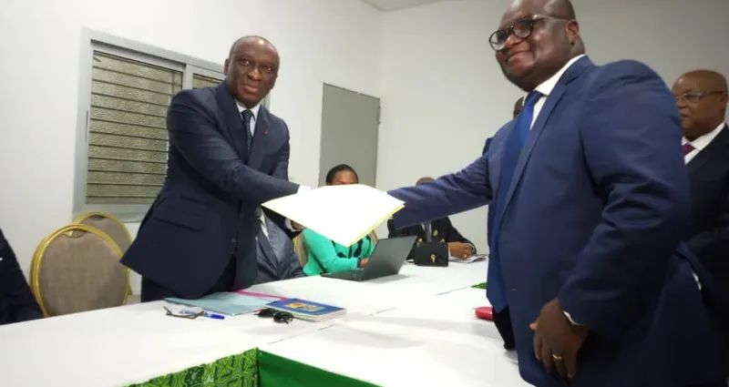 election-a-la-presidence-du-pdci-rda-le-president-henri-konan-bedie-a-depose-son-dossier-candidature