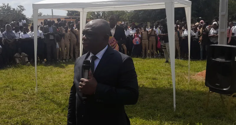 bocanda-en-visite-dans-la-ville-le-ministre-kkb-s-enquiert-des-difficultes-du-lycee-moderne
