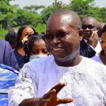anekro-ange-kessi-offre-un-centre-de-sante-et-fait-une-surprise-a-la-population
