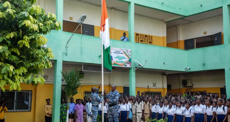 phenomene-de-conges-anticipes-le-ministre-mamadou-toure-invite-les-eleves-d-un-lycee-d-adjame-au-civisme