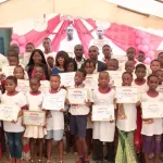noel-d-excellence-une-ong-cadeaute-55-meilleurs-eleves-des-ecoles-scolaires-de-la-commune-d-abobo