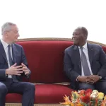 metro-d-abidjan-le-president-ouattara-a-echange-avec-le-ministre-francais-de-l-economie
