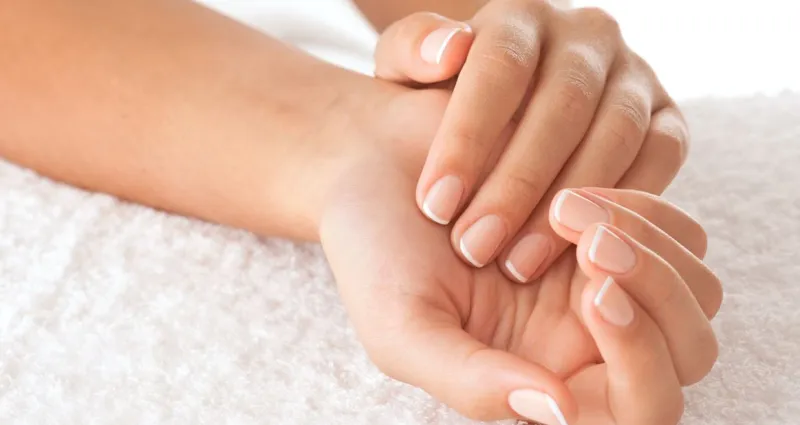 manucure-4-astuces-pour-avoir-de-jolis-ongles-naturels