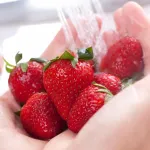 astuces-cuisines-mieux-nettoyer-les-fraises-bourrees-de-pesticides