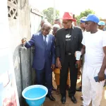 acces-a-l-eau-potable-le-ministre-bouake-fofana-soulage-2500-menages-a-attecoube