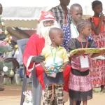 noel-2022-saint-clair-allah-offre-plus-de-5-000-cadeaux-aux-enfants-d-oume
