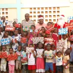 daoukro-l-honorable-akoto-olivier-offre-des-cadeaux-aux-enfants-et-fait-des-surprises-a-des-familles